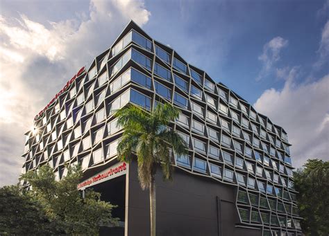 luggage storage harbourfront singapore.